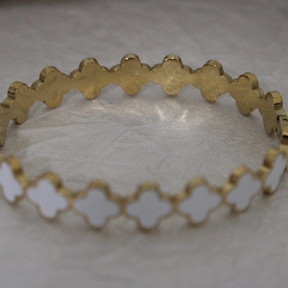 Four Leaf Clover Bangle - Picture 5 of 6